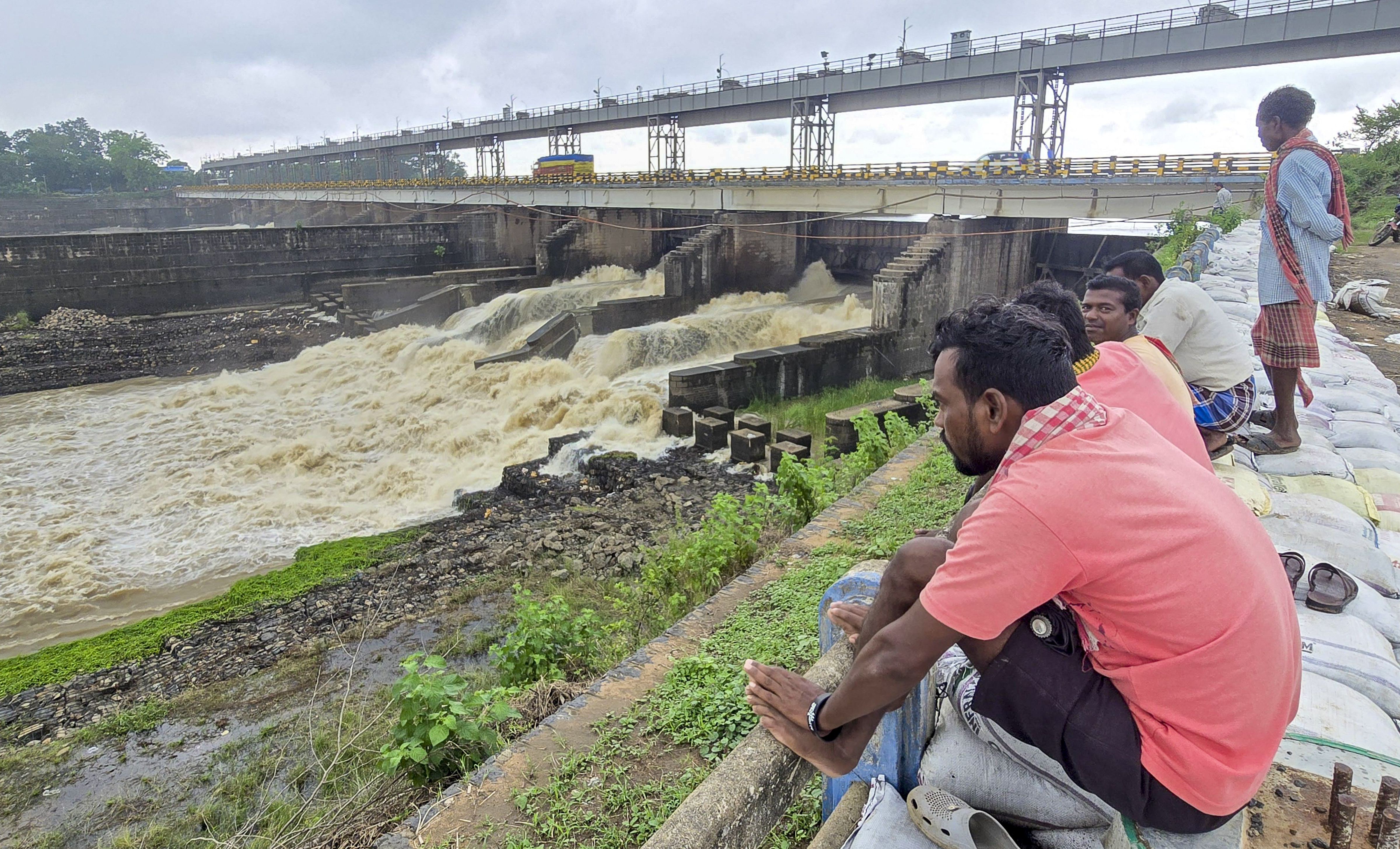 In Birbhum, Bengal, after heavy rain, water was released from Tilpara Barrage. Here, the water level of Mayurakshi and Kuye rivers has risen