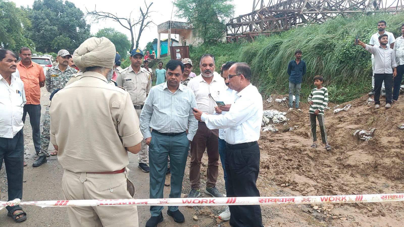 पुल-पुलियों पर आवागमन रोकने के निर्देश