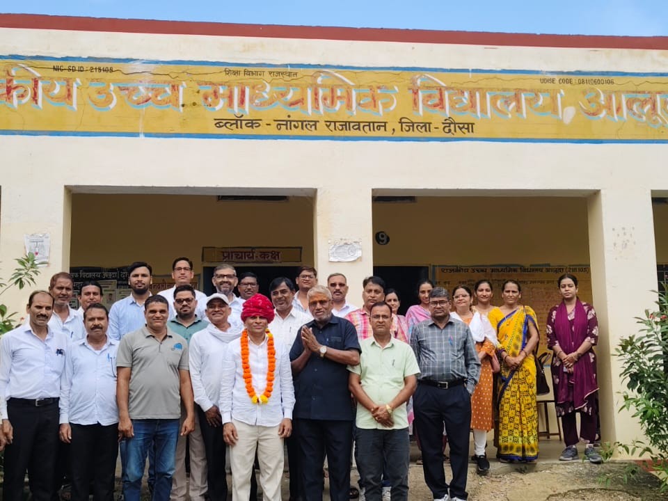 स्टाफ और छात्राओं ने किया स्वागत, शिक्षा सुधार पर जोर