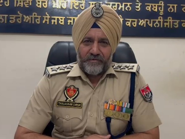 जानकारी देते डीएसपी तरलोचन सिंह।
