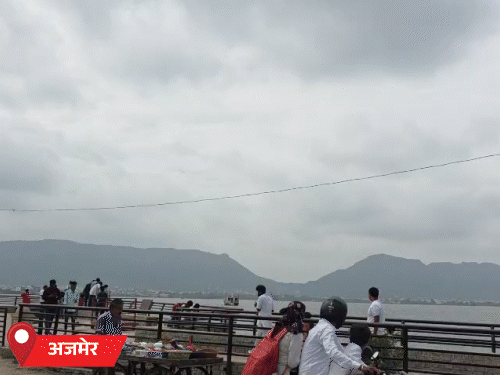अजमेर में बादल छाए, लेकिन बारिश नहीं हुई। इससे उमस बढ़ गई।
