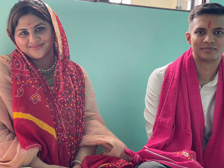 पूर्व IPS काम्या मिश्रा और अवधेश दीक्षित ने एक साथ ट्रेनिंग ली है। ट्रेनिंग के दौरान ही दोनों के बीच प्यार हुआ, जो बाद में शादी में बदल गया।