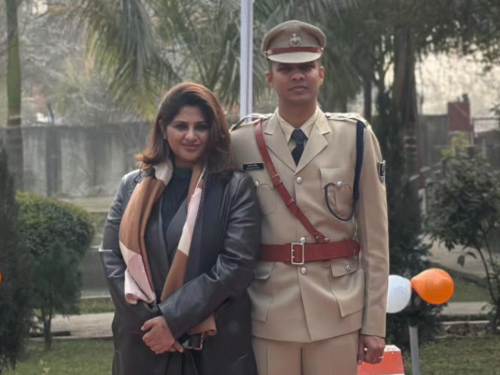 पूर्व IPS काम्या मिश्रा ओडिशा और अवधेश दीक्षित राजस्थान के रहने वाले हैं। दोनों ने ट्रेनिंग के दौरान ही शादी कर ली थी।