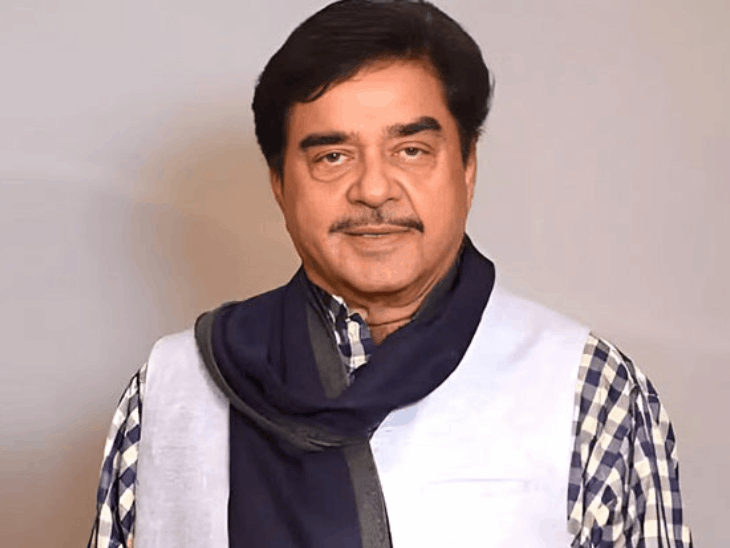शत्रुघ्न सिन्हा की सोनाक्षी सबसे छोटी यानी तीसरी संतान हैं। उनके दो बड़े जुड़वां भाई हैं, जिनके नाम लव सिन्हा और कुश सिन्हा हैं। - Dainik Bhaskar