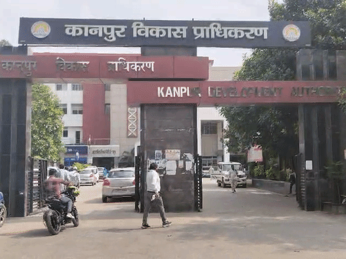 अवैध बेसमेंट की जानकारी छिपाने वाले चपरासी पर कार्रवाई, पत्नी की हत्या में दोषी माली बर्खास्त|कानपुर,Kanpur - Dainik Bhaskar