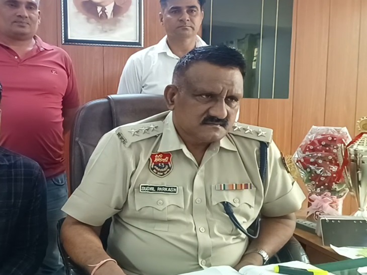 मामले के बारे में बताते डीएसपी सुशील प्रकाश