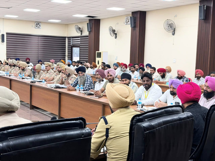 मिलकर जिम्मेदारी और सक्रियता से काम करने के लिए प्रेरित किया गया।