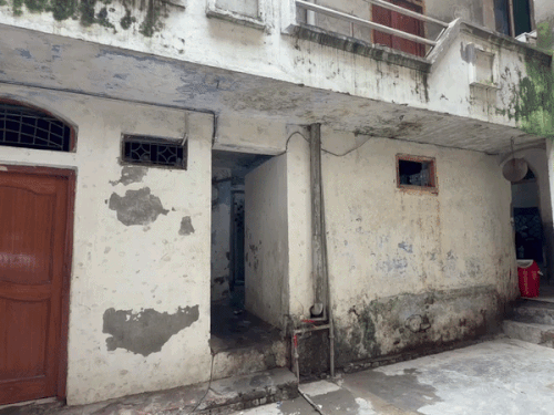 मदरसे में मंगलवार को भी शैक्षिक गतिविधि दिखाई दी।