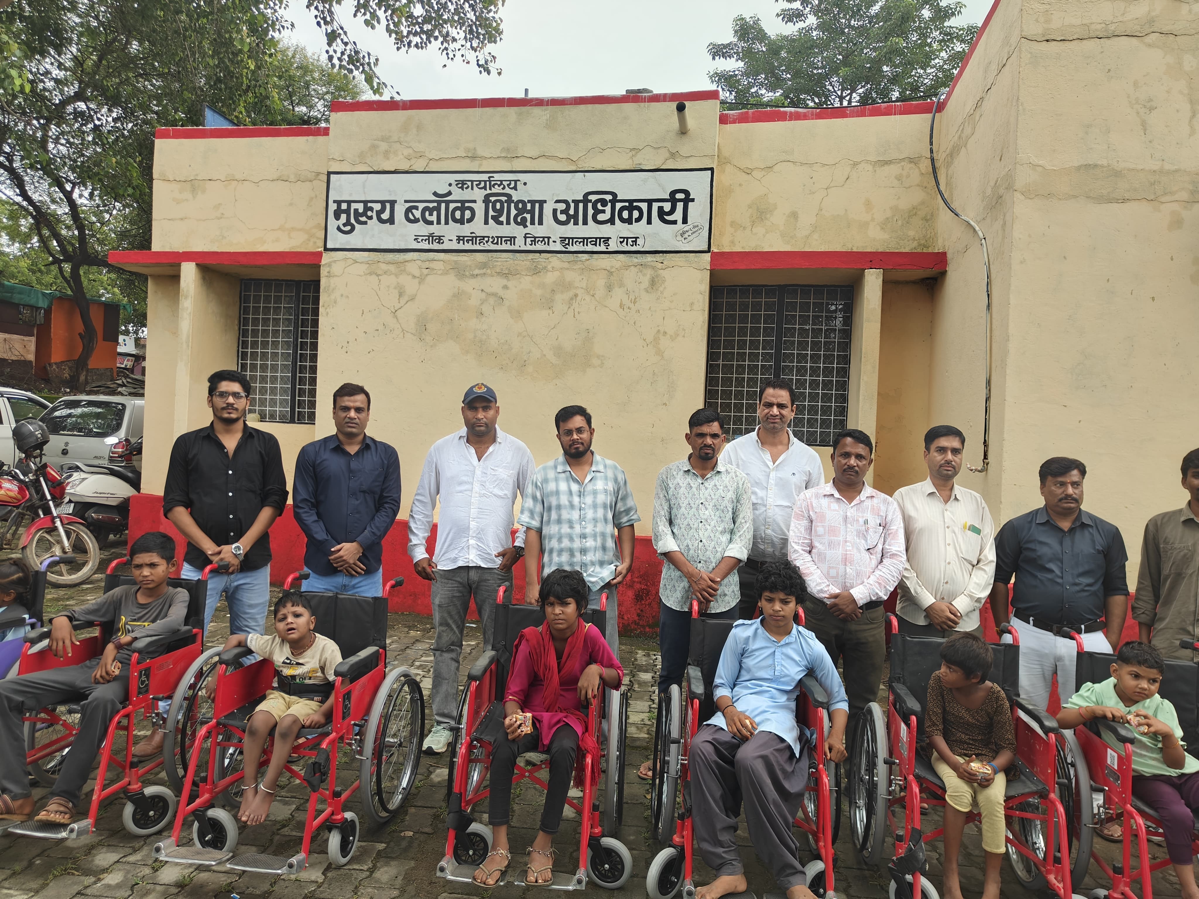 शिक्षा विभाग ने समावेशी शिक्षा के तहत किया वितरण