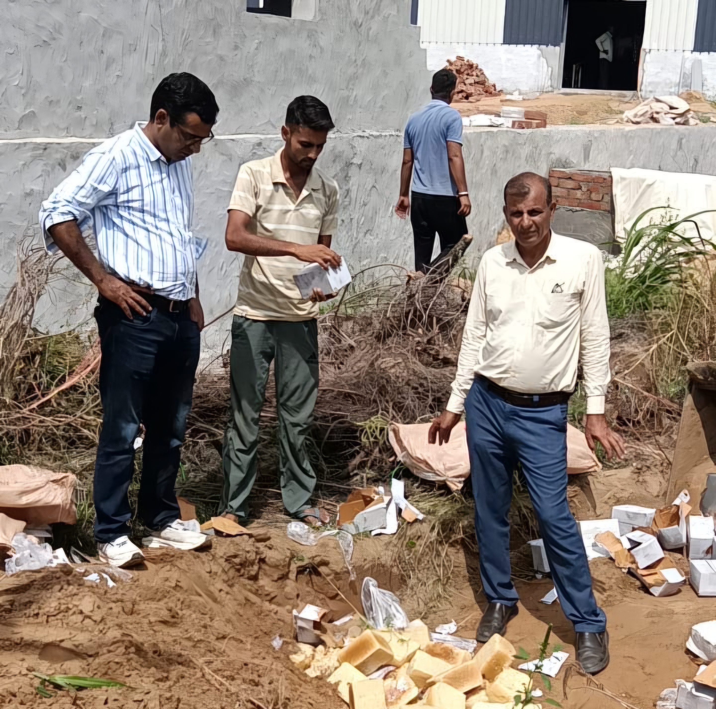260 किलो संदिग्ध और खराब मिठाइयों को मौके पर ही नष्ट किया गया।