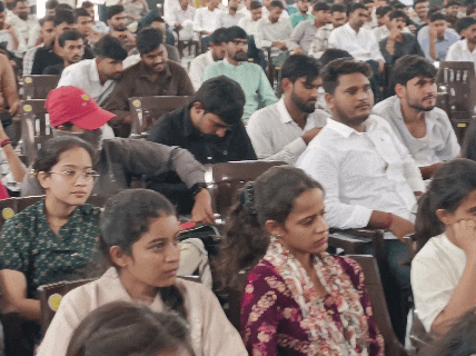 SFI के जश्न-ए-इंकलाब कार्यक्रम में बड़ी संख्या में स्टूडेंट्स और SFI कार्यकर्ता मौजूद रहे‌।