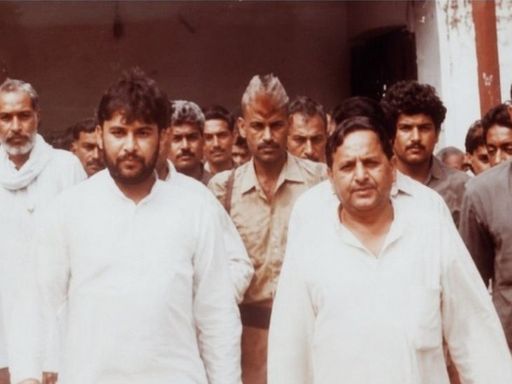 कमलेश पाठक को मुलायम सरकार में ‘मिनी मुख्यमंत्री’ कहा जाता था।