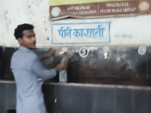 खराब पानी पीने से यात्रियों को डायरिया और फूड पॉइजनिंग हो सकता है।