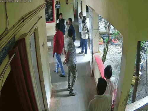 अभनपुर नगर पालिका अध्यक्ष पर अधिकारियों से गाली-गलौज और धमकी देने का आरोप। - Dainik Bhaskar