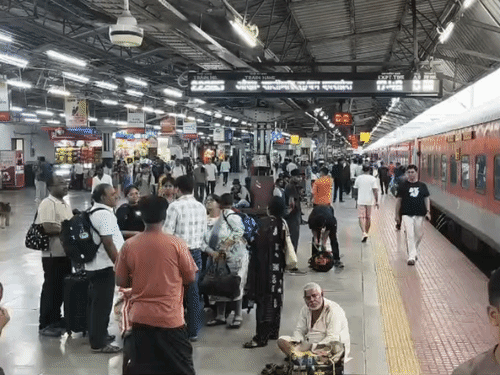 यात्रियों को उपलब्ध कराई जा रही न्यूनतम आवश्यक सुविधाओं का भी आकलन किया गया।