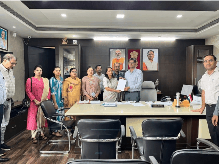 रायपुर नगर निगम की जोन-8 कमिश्नर राजेश्वरी पटेल की शिकायत पर कांग्रेस पार्षद संदीप साहू के खिलाफ FIR दर्ज