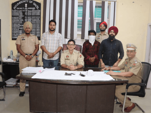 पुलिस द्वारा गिरफ्तार किया गया नशा तस्कर। - Dainik Bhaskar