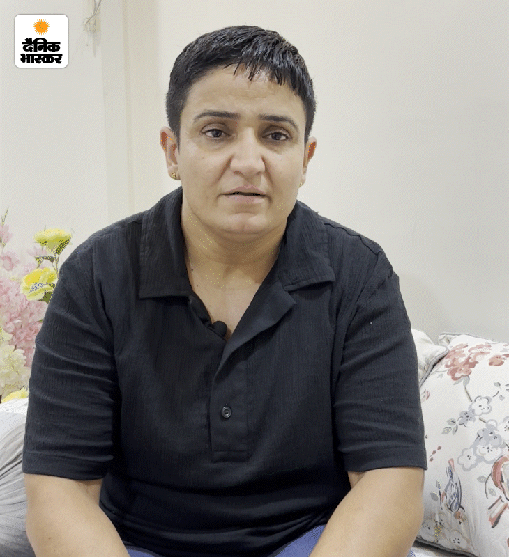 पहली बेटी की मौत के बारे में बताते हुए शर्मिला दुखी हो जाती हैं।
