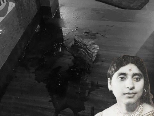 पठानकोट में महिला की हत्या के बाद घर के अंदर पड़ा खून। इनसेट में आशा महाजन की फाइल फाेटो