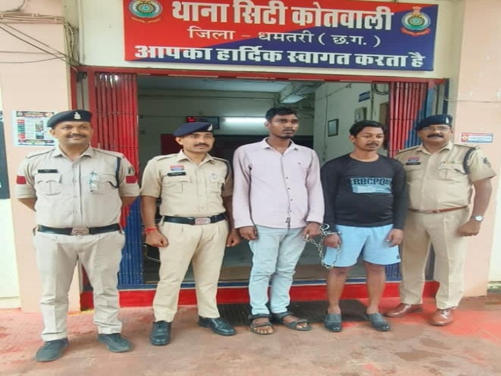 पुलिस ने दोनों कोर्ट में पेश कर न्यायिक रिमांड पर जेल भेज दिया है।