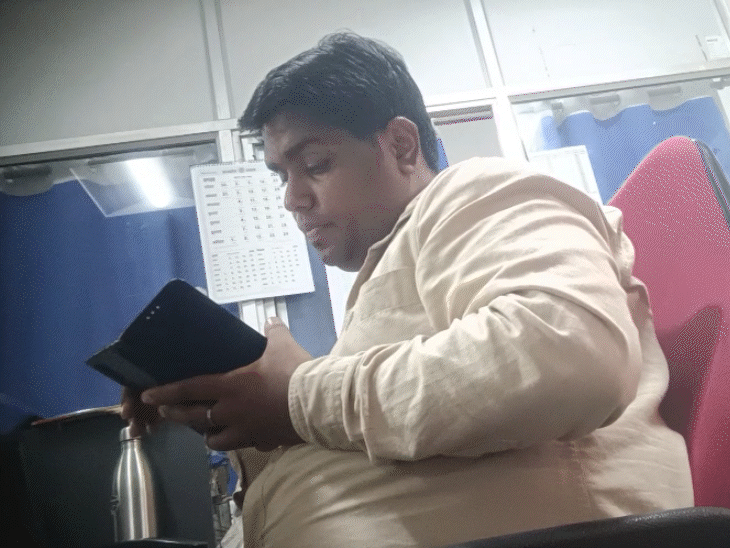 तीसरी मुलाकात के बाद गोपाल निमोरे ने हिंट किया कि ले-देकर मामले को खत्म करो।