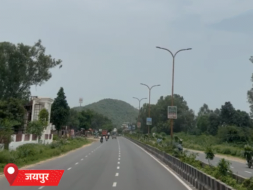 जयपुर में मौसम पिछले कई दिनों से साफ है। धूप से लोग परेशान हैं।