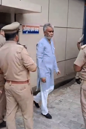 कमलेश पाठक के 2 सगे भाइयों को भी उम्रकैद की सजा हुई है।