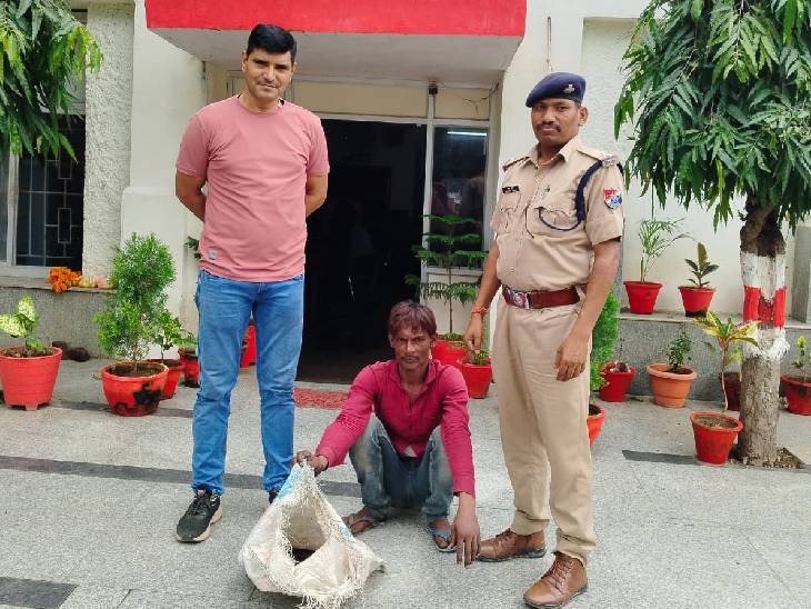 आरपीएफ की गिरफ्त में आया चोर। दो साथी फरार।