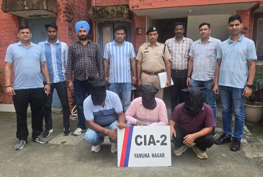 पुलिस की गिरफ्त में नशा तस्कर।
