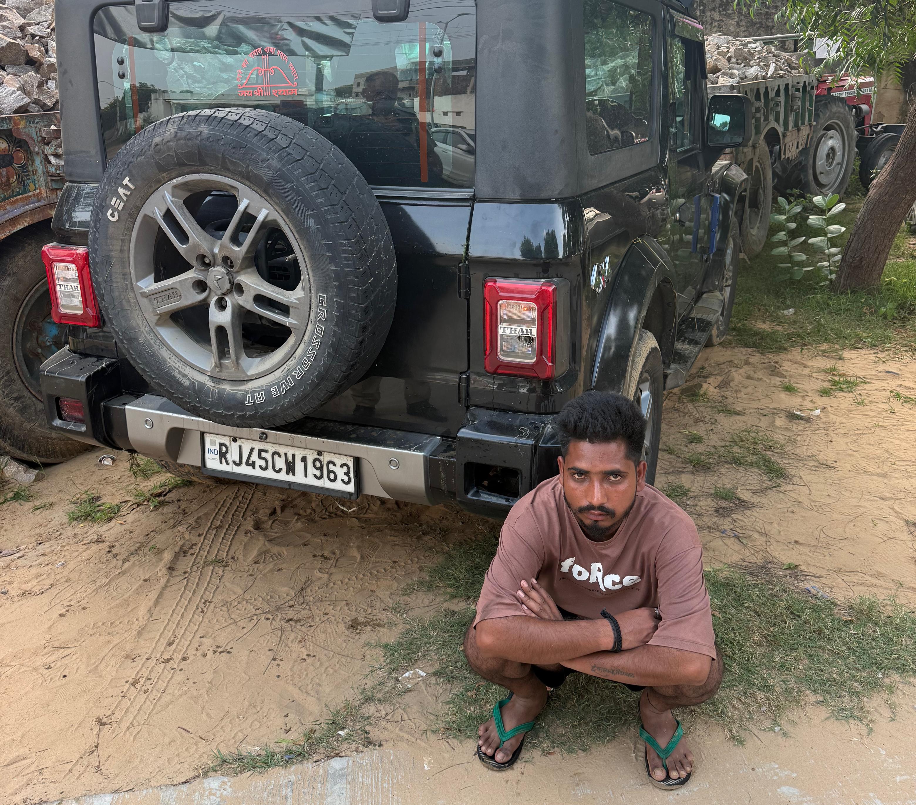 पुलिस ने आरोपी युवकको भी गिरफ्तार किया।