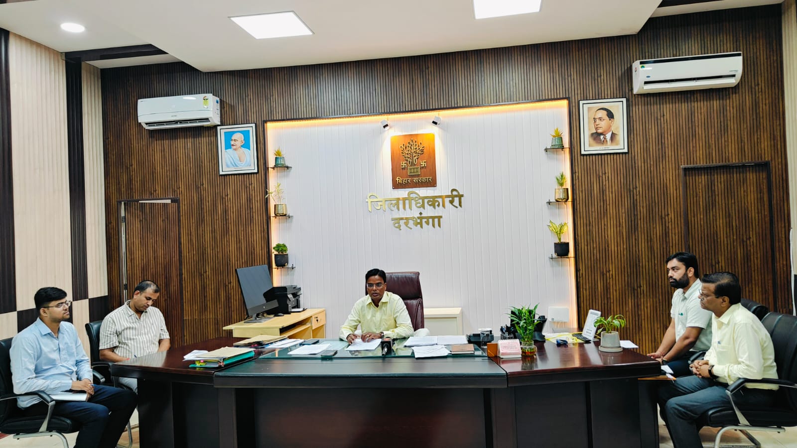 पीसी में शामिल अधिकारी।