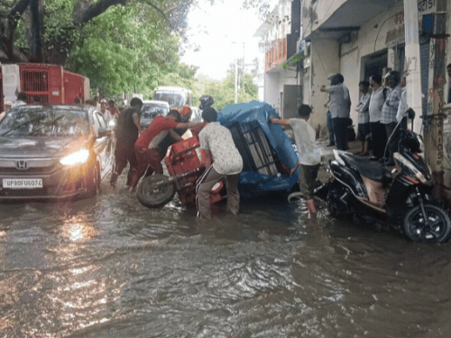After the rain on Thursday in Agra, many areas of the city were waterlogged.