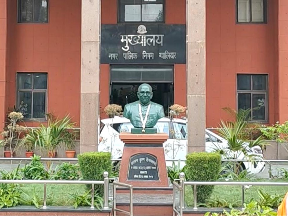 जनता को दफ्तरों के चक्कर काटने से मिलेगी मुक्ति! फाइलों का मौके पर होगा निपटारा|ग्वालियर,Gwalior - Dainik Bhaskar