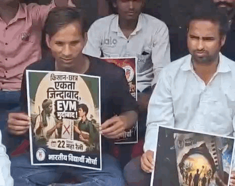 देश में समान शिक्षा कानून लागू करने की मांग की गई।