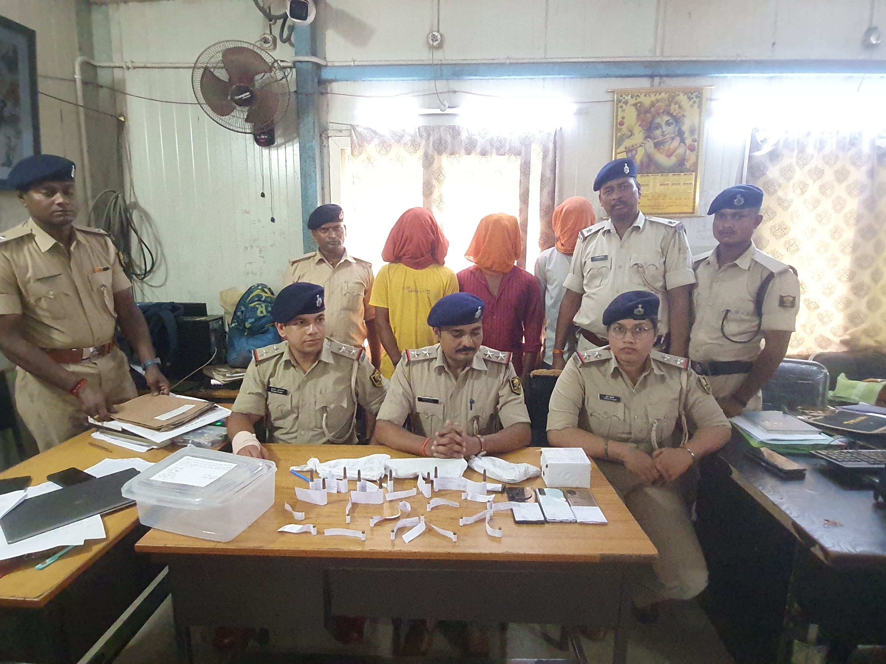 बड़ी कॉलोनी में डकैती की साजिश रच रहा थे, हथियार, कारतूस और बाइक बरामद|फुलवारीशरीफ,phulwari sharif - Dainik Bhaskar