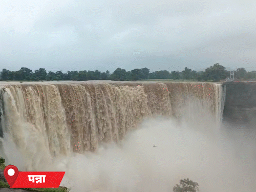 पन्ना के बृहस्पति कुंड में लगातार पानी आ रहा है।