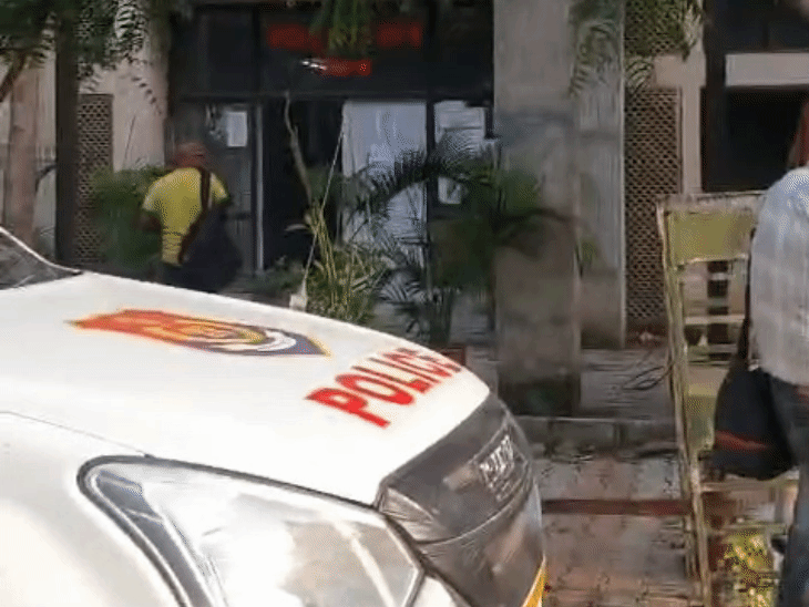 शिकायत मिलने के बाद जांच के लिए मौके पर पुलिस पहुंच गई है।
