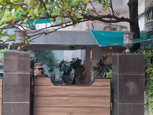 रायपुर के रवि नगर स्थित रामगोपाल अग्रवाल के करीबी अनूप अग्रवाल के घर पर जांच।