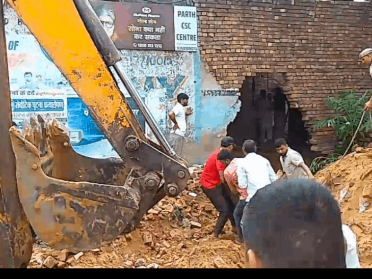 दो घंटे चला रेस्क्यू, जेसीबी से मलबे की खुदाई कर निकाला शव|महेंद्रगढ़,Mahendragarh - Dainik Bhaskar
