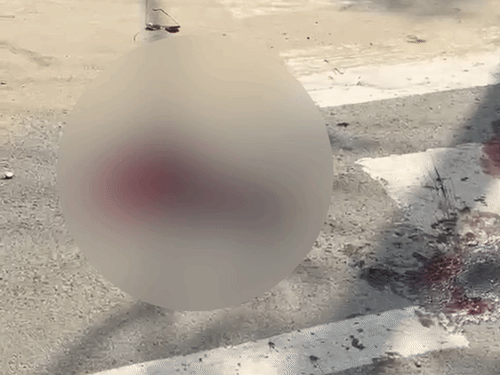 The gangster was murdered outside the court. Bloodstains were found on the road