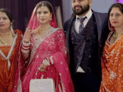 शादी के 2 महीने बाद पत्नी अक्षिता भी रजत के साथ कनाडा चली गई थी।