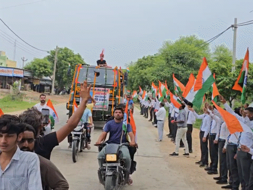 School children waved the tricolor in front of the Army truck, after which they saluted Ravi Prakash's mortal remains