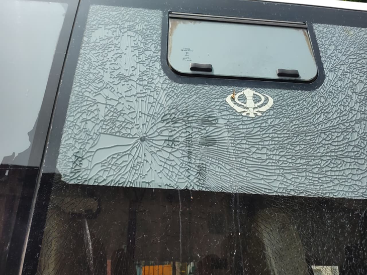 हेरिटेज स्ट्रीट पर एसजीपीसी की कुछ बसें खड़ी थीं।