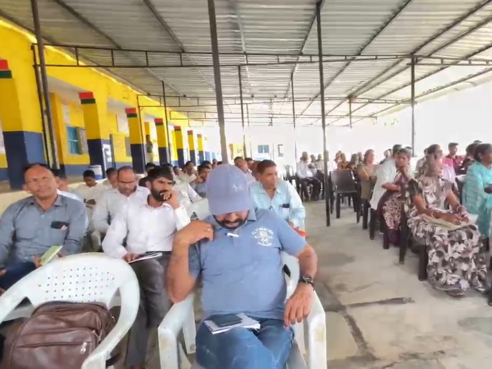 शिक्षकों ने शिक्षा व्यवस्था और विद्यार्थियों के विकास पर किया मंथन, चार सेवानिवृत्त शिक्षक सम्मानित