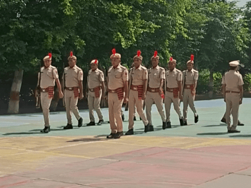 पुलिस लाइन में राजकीय सम्मान के साथ अंतिम विदाई दी गई।