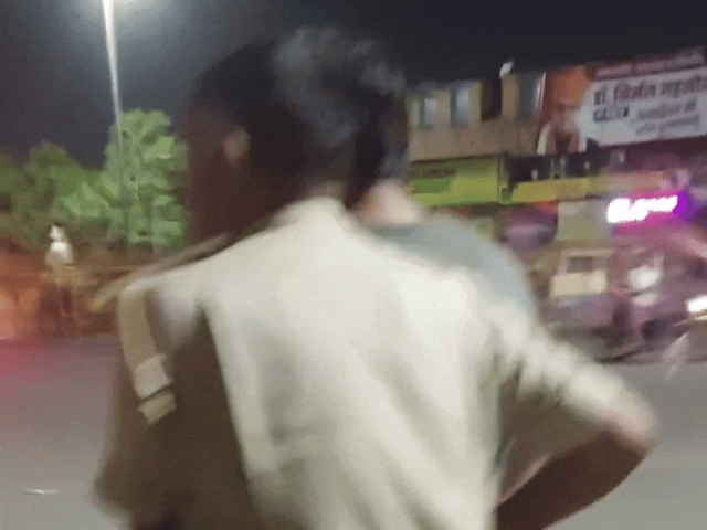इस पूरे घटनाक्रम का वीडियो भी सामने आया है।