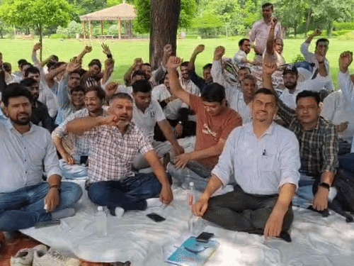 नए पोर्टल को लेकर कर्मचारी नाराज; मोटेशन रिकॉर्ड में आ रही दिक्कत|फरीदाबाद,Faridabad - Dainik Bhaskar