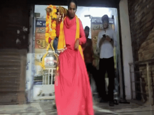 किन्नर निशा बाई 700 किमी दूर हरिद्वार से कावड़ लेकर देवली पहुंची।