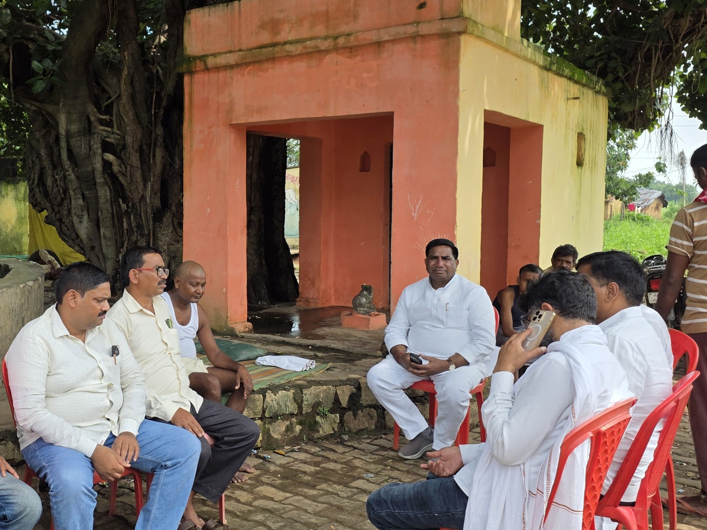 Madihan Wall Collapse | MLA Ramashankar Patel Visits Affected Families