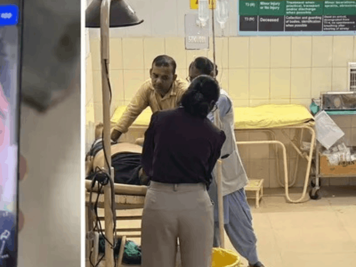 Karmveer's treatment going on at the government hospital in Hansi